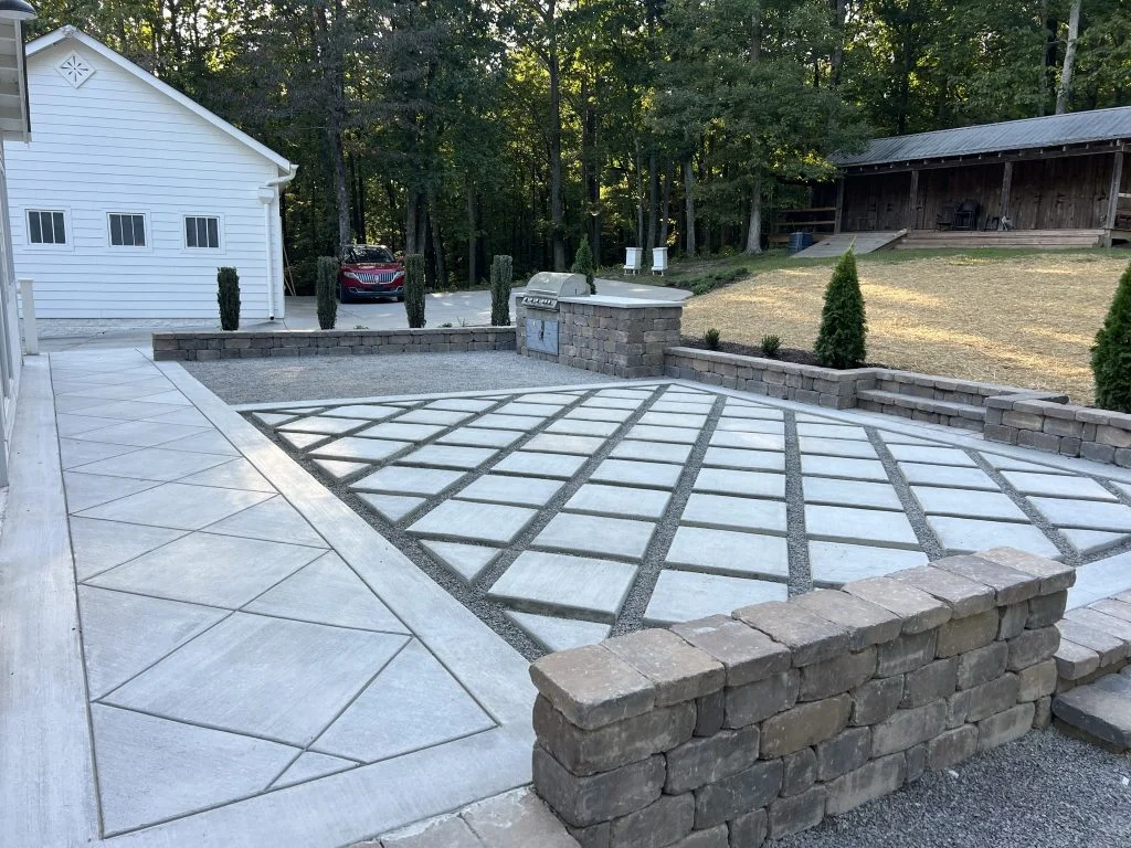 Tenncrete concrete patio with retaining walls